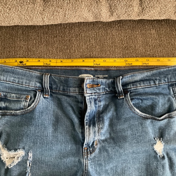Women’s Old Navy distressed shorts - Picture 3 of 4